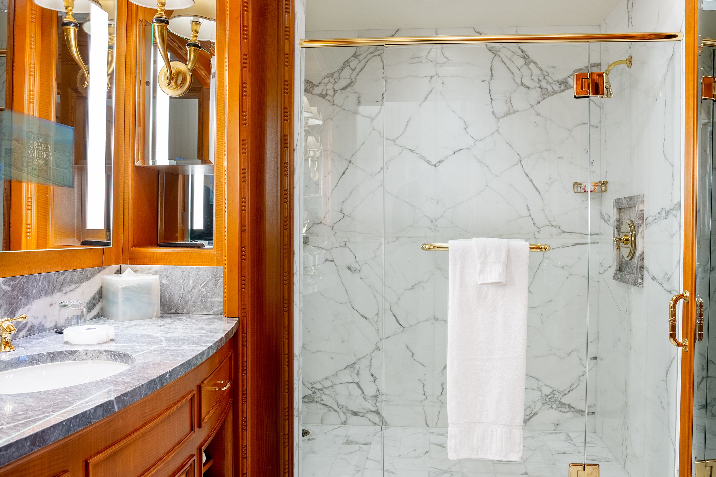 presidential suite bathroom details