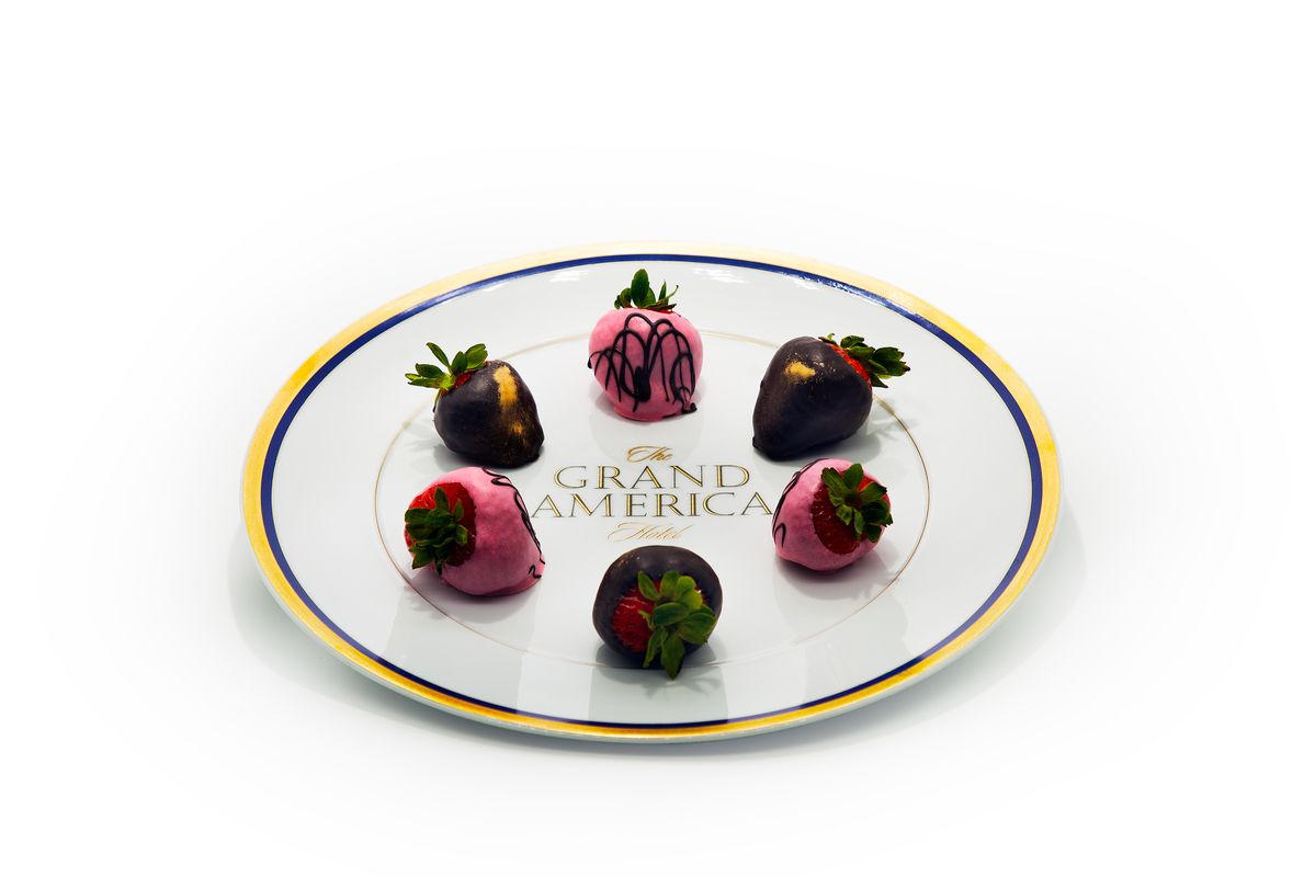 plate of chocolate covered strawberries