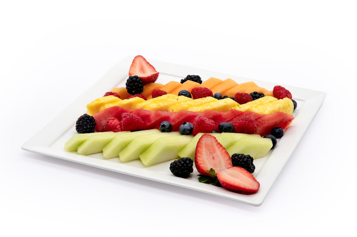 plate of sliced fruits