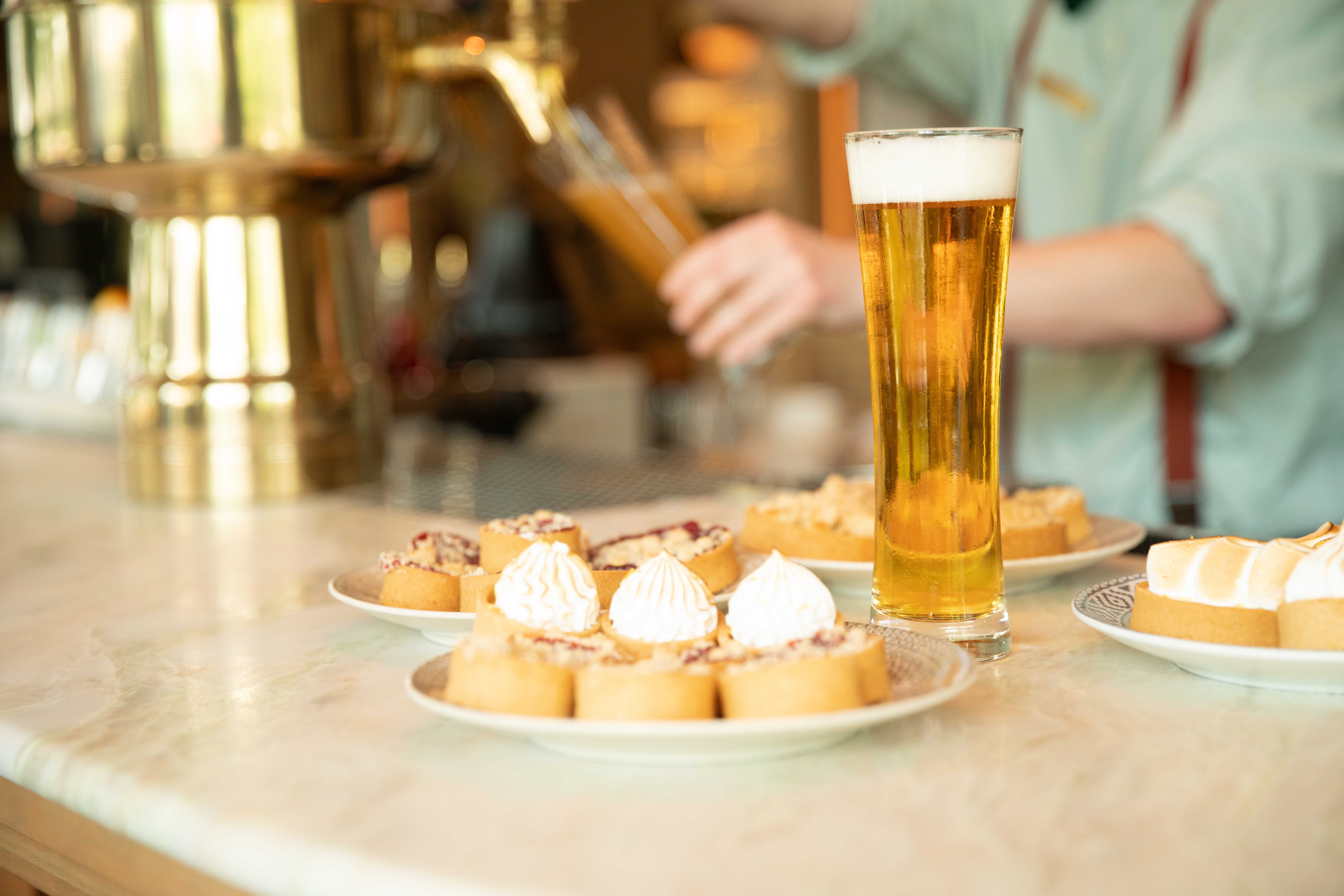 Bloomberg News - The Big Mistake of Drinking Beer From a Pint Glass