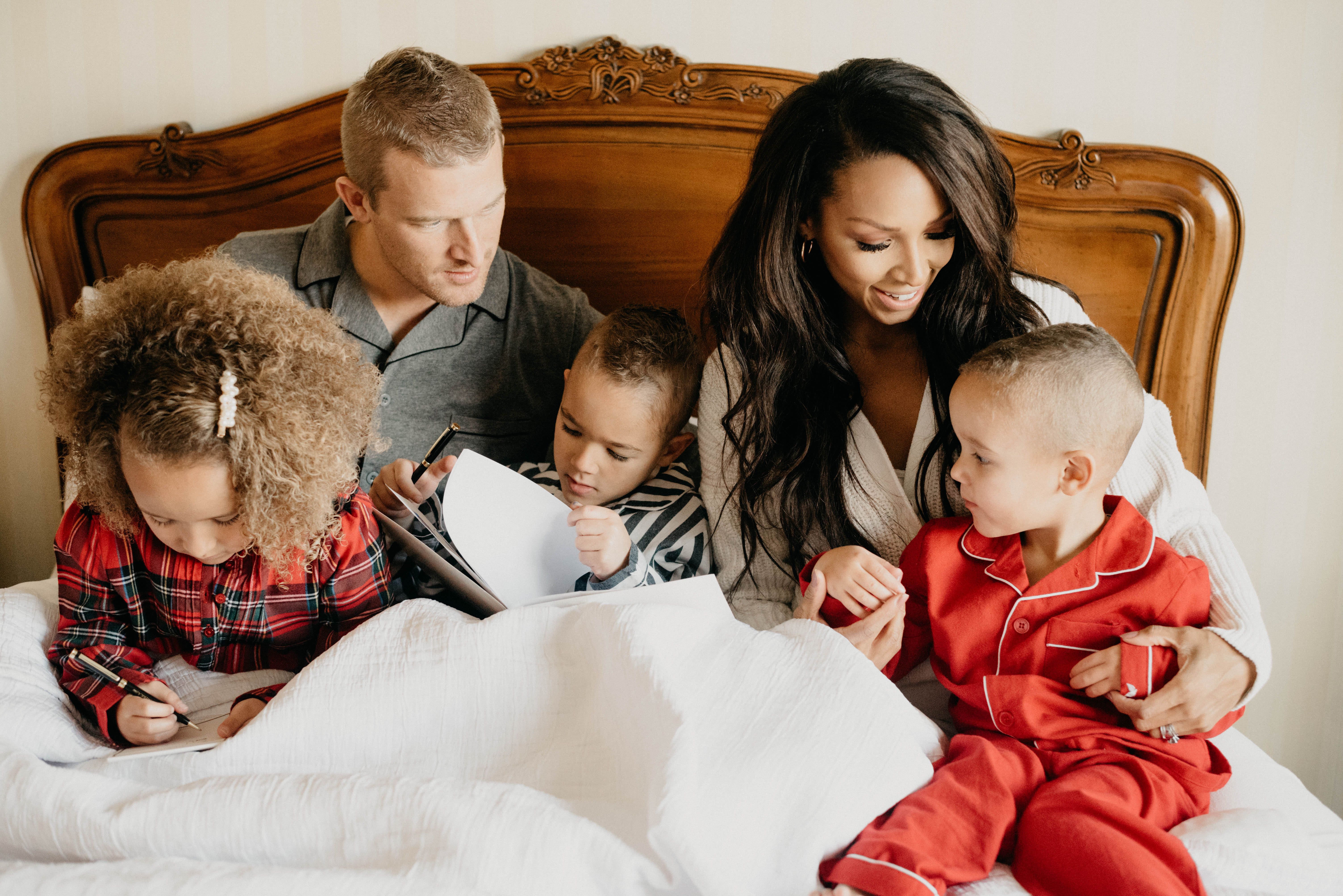 Family in bed