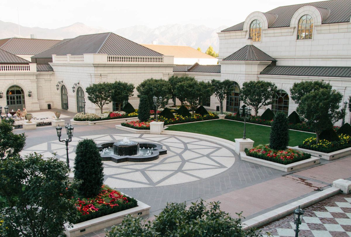View of the entire courtyard