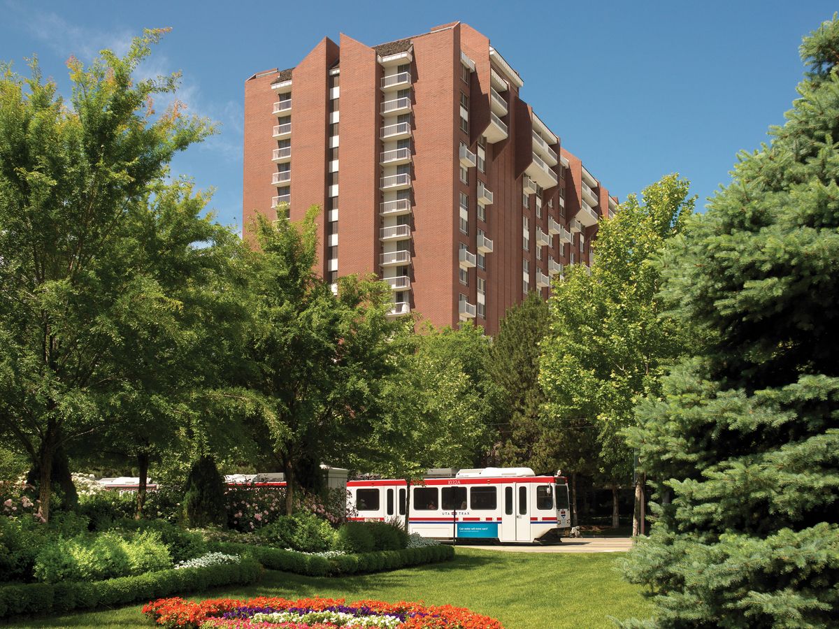 Exterior image of Little America Hotel in Salt Lake City